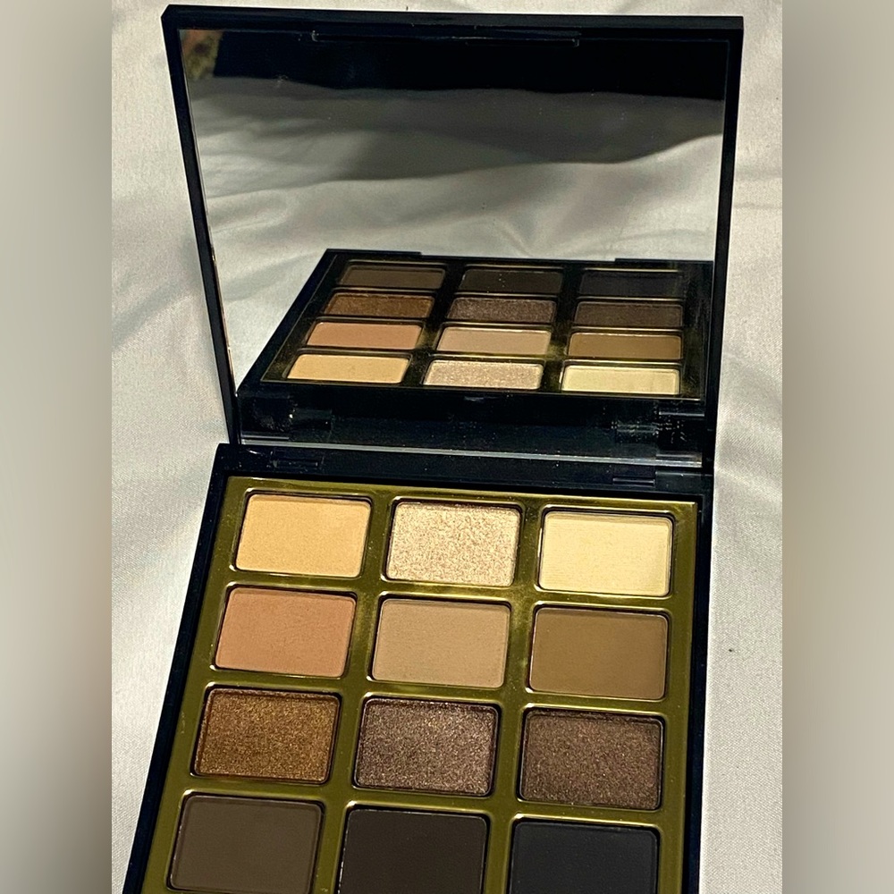 Milani (Discontinued) “Soft and Sultry” Palette